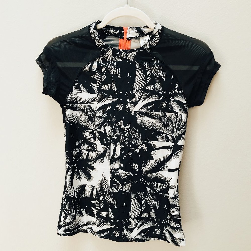 Fabletics Black and White Palm Rash Guard Size: S